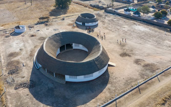 Toshiko Mori Architect in Senegal la prima scuola circolare con tetto di paglia