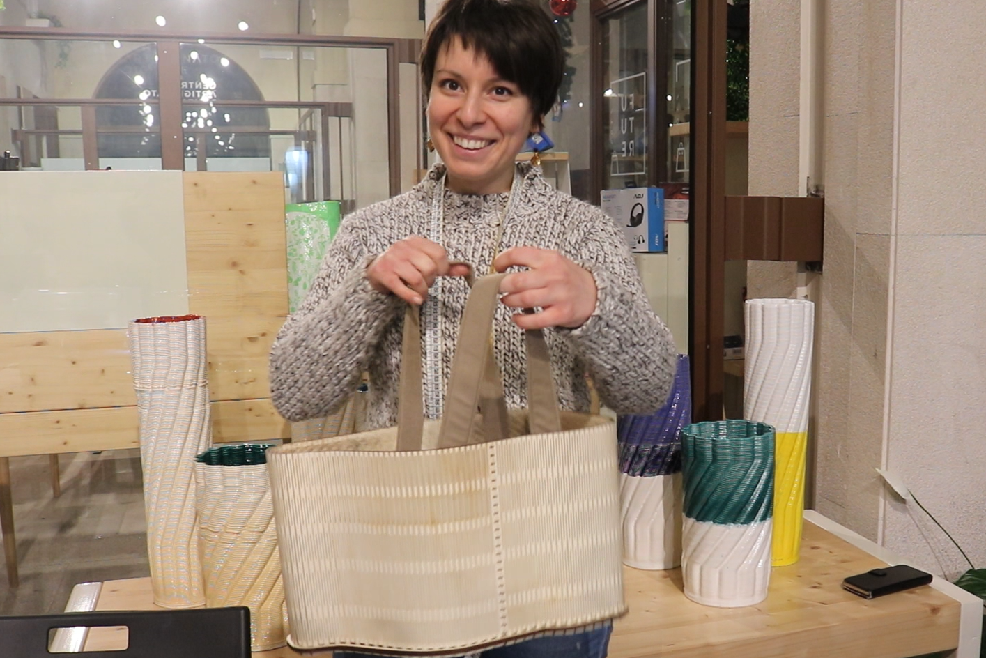 Porto Alegre al CAD Martina Pagano crea la lasercut wooden bag ispirata al Museo Ibere Camargo